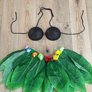 Tropical Leaf Skirt and Coconut Bra Top women’s medium Costume